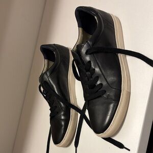 Banana Republic Black and Cream Men's Sneakers